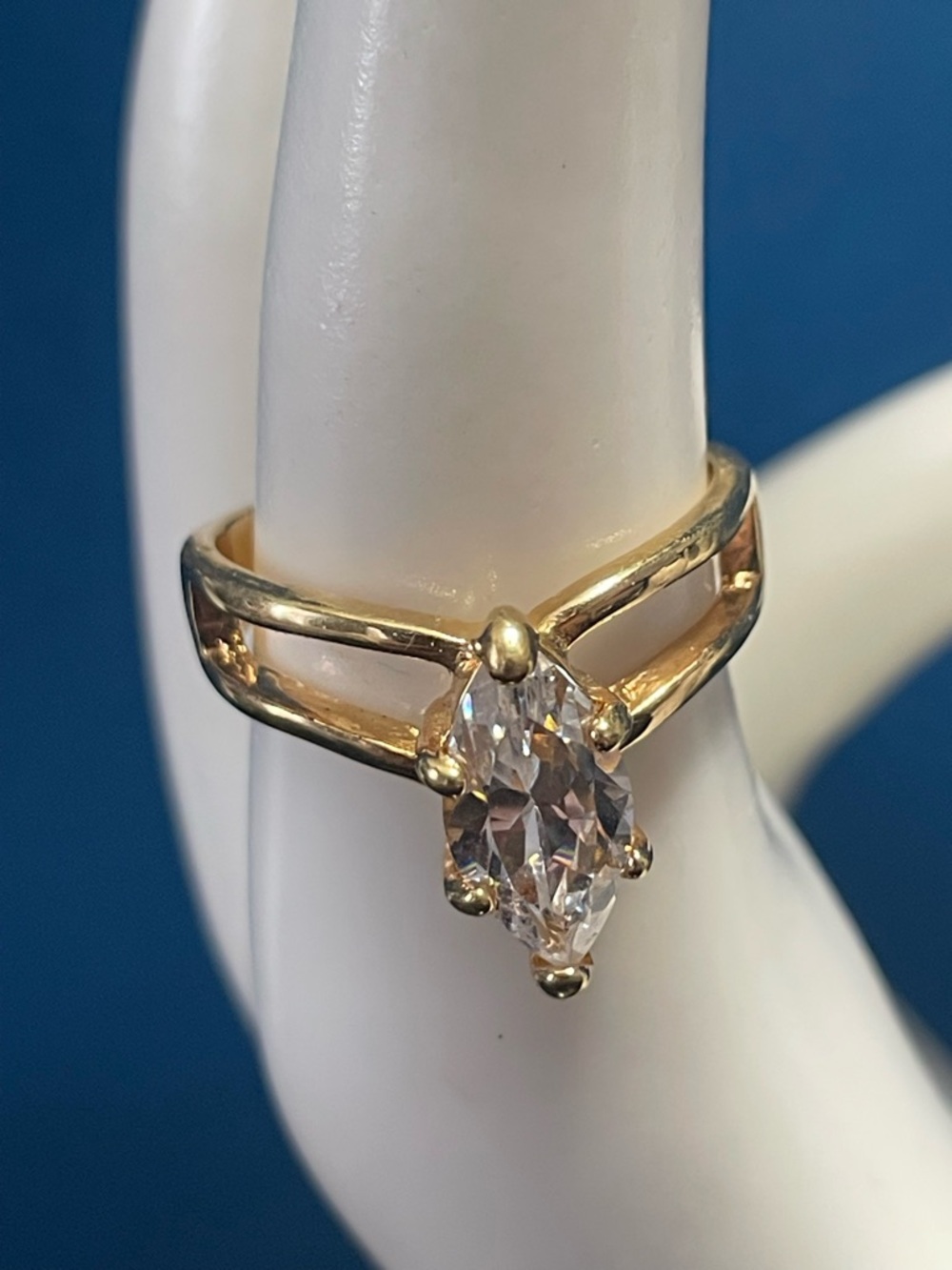 Vtg 1960s LIND White Sapphire 14K HGE ring